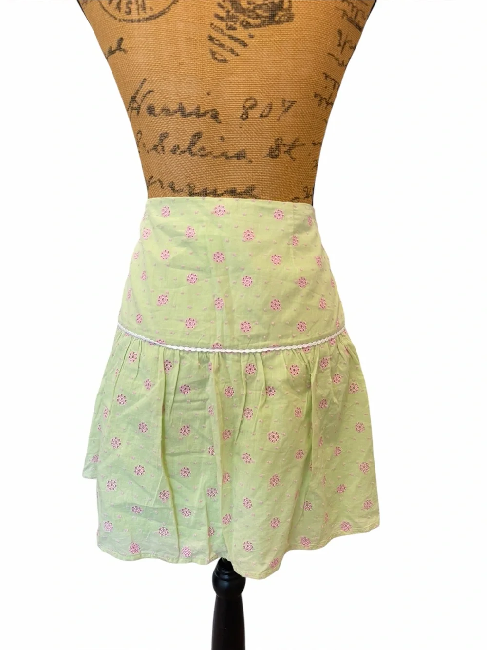 Lilly Pulitzer Green Pink Eyelet Embroidered Cotton Mini Skirt Size 10